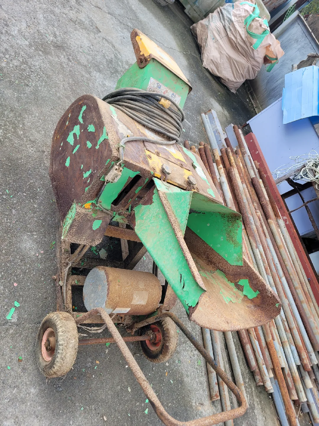 중고 집단 파쇄기