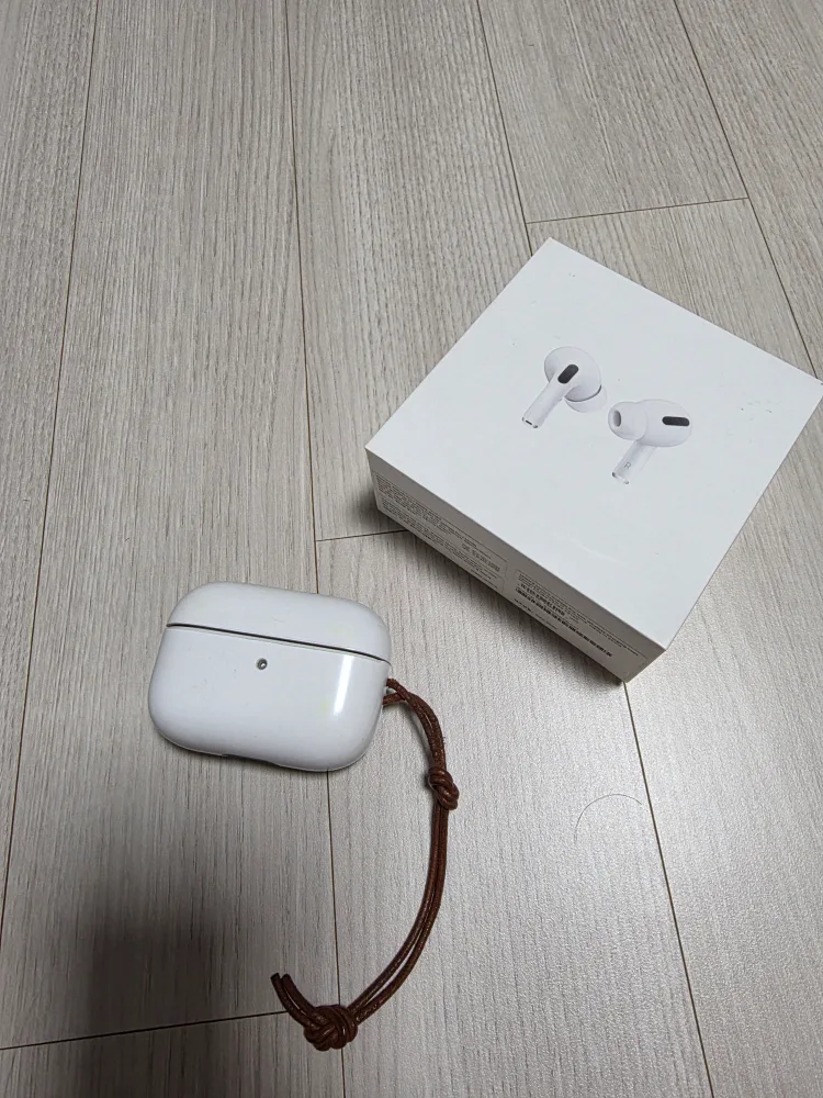 에어팟2 중고 판매합니다. 하자있음