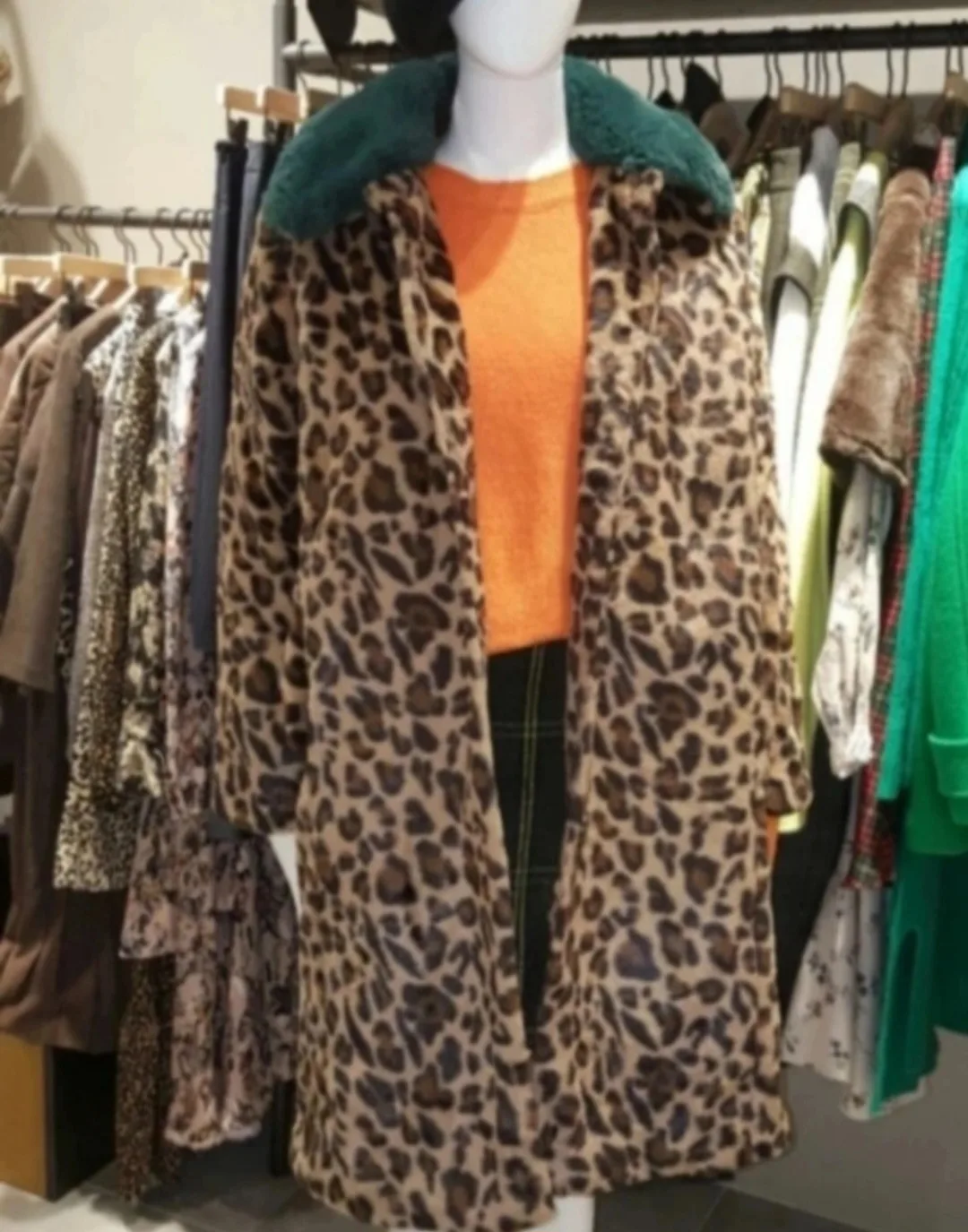 백화점 레오파드 그린 퍼 카라 코트