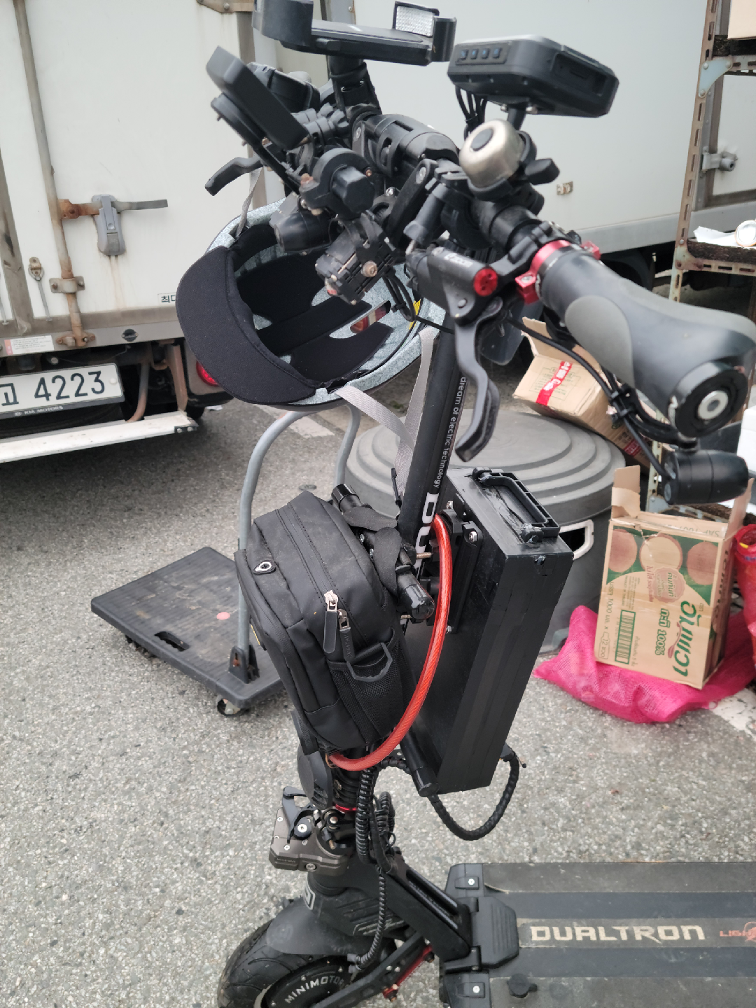 미니모터스 듀얼트론 라이트닝 전동 킥보드