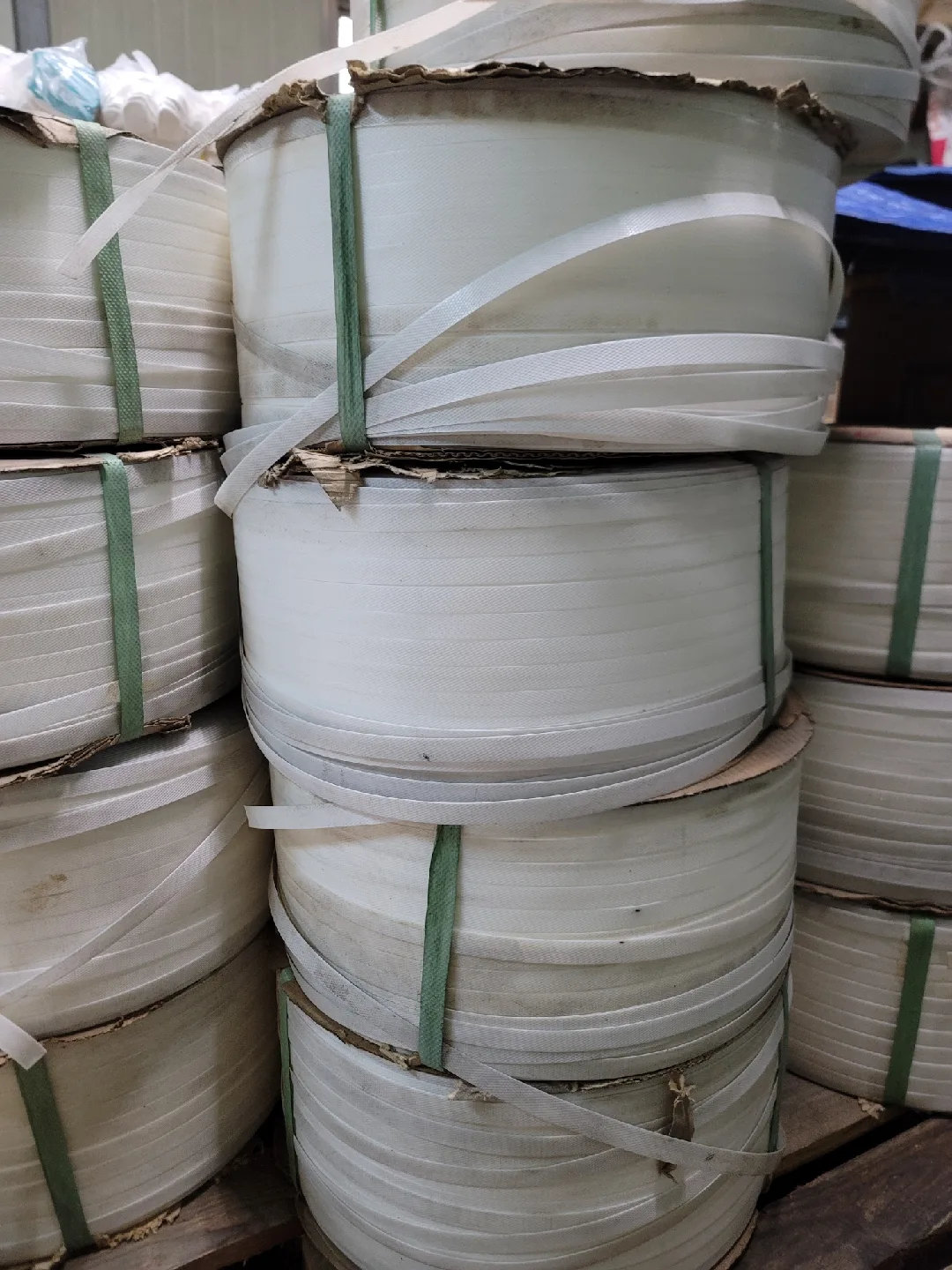 pp밴드 6~7kg 15mm 흰색 19롤 싸게처분합니다. 12롤 남았습니다.