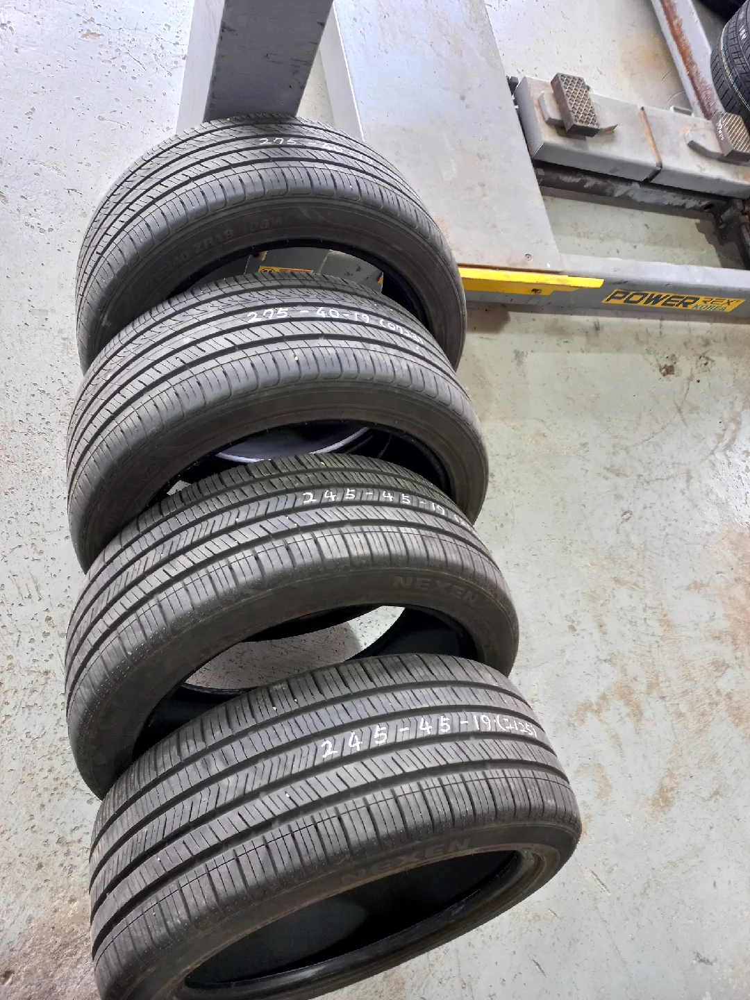 중고타이어 한세트