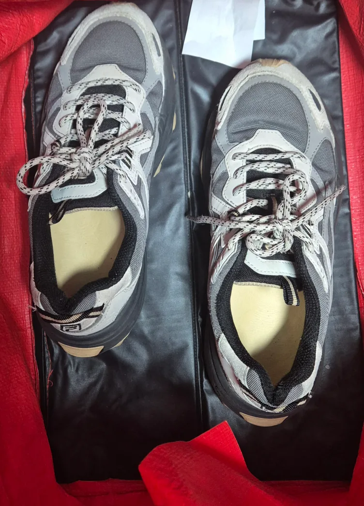 필라 회색 운동화