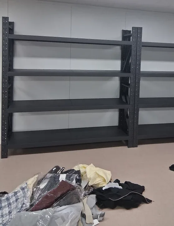 검정색 중고 상태 좋음.