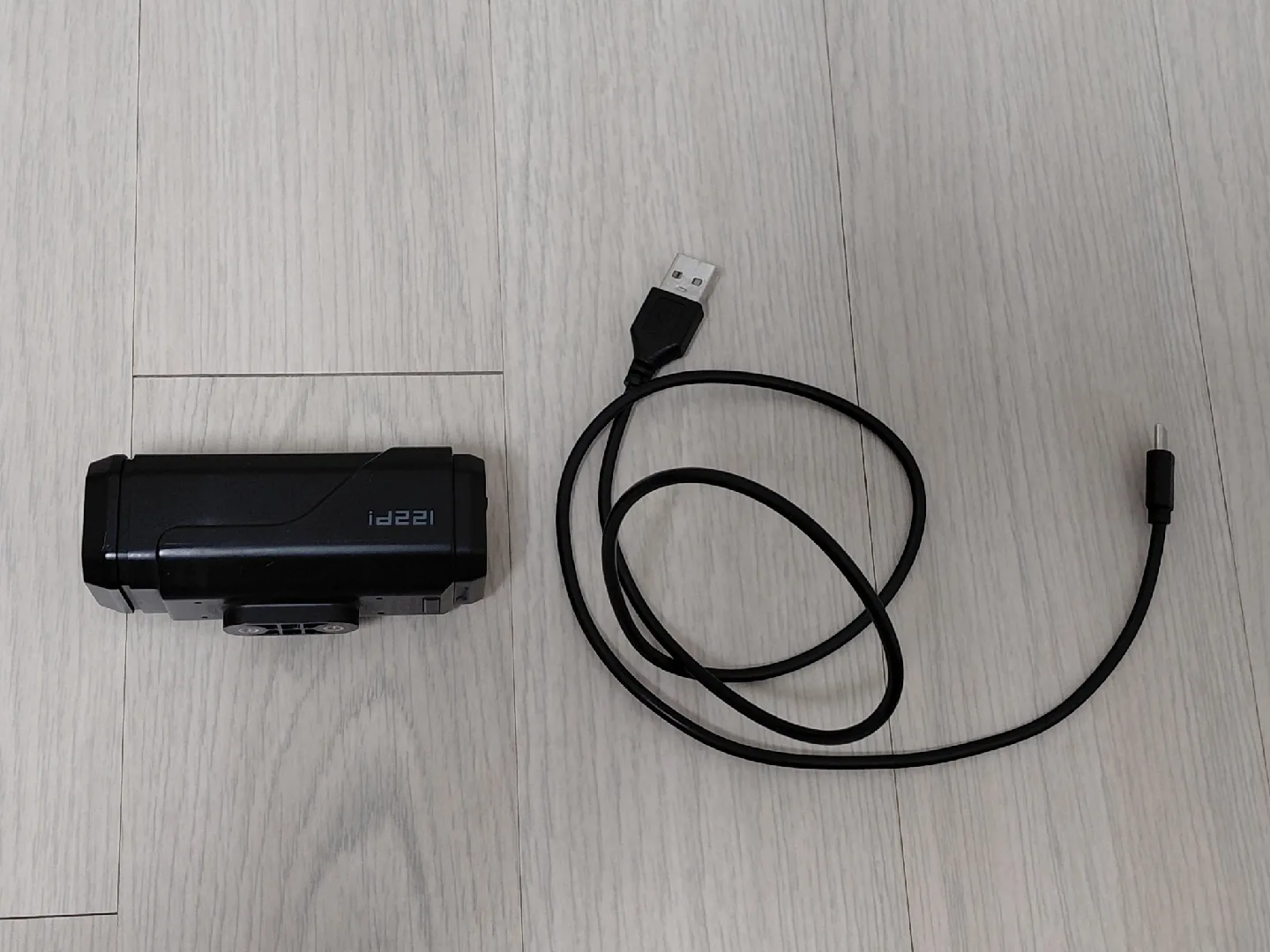 id221 c5 액션캠 블랙박스 중고 판매합니다.