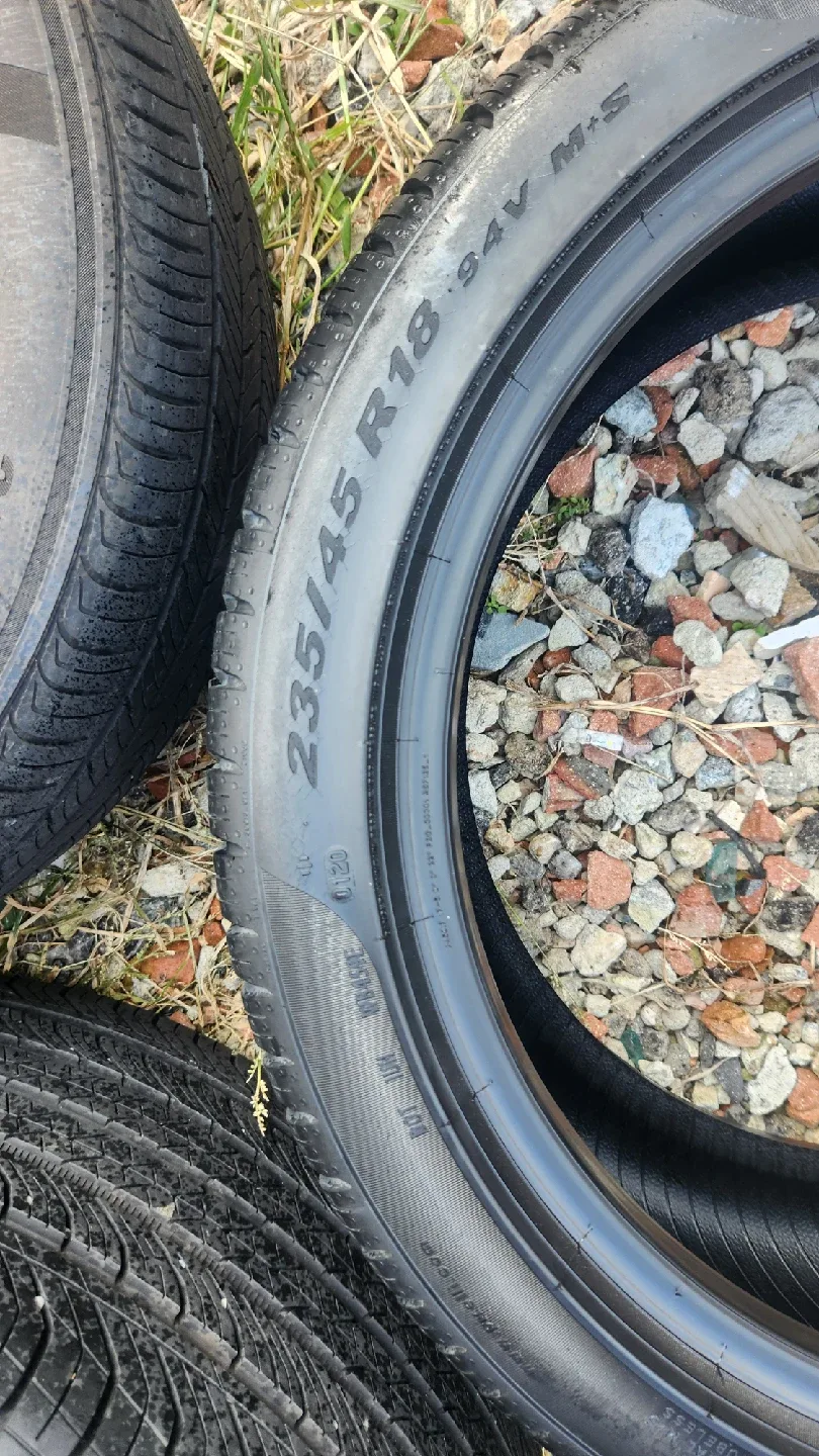 235/45 R18 피렐리 중고타이어 2개세트