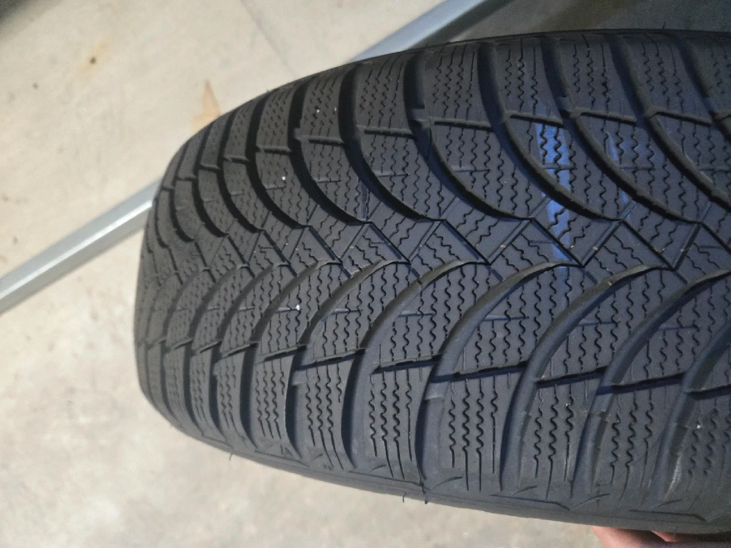 넥센 윈터 타이어 중고 판매합니다.(한대분)