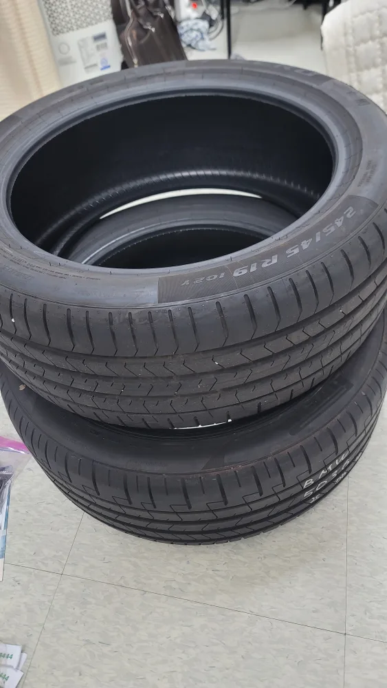 중고타이어. 245 45 19