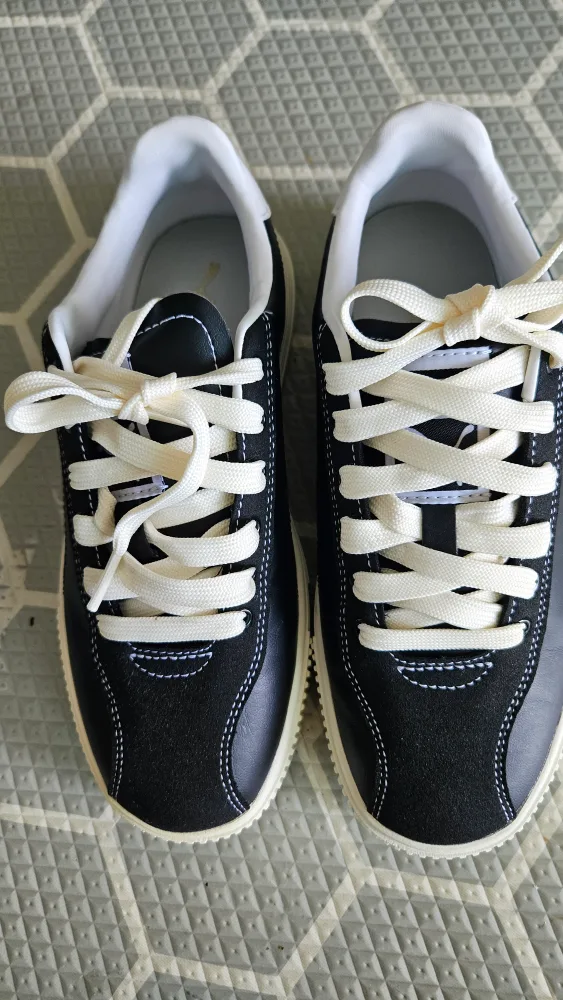 푸마 코트 플랫폼 스니커즈입니다.