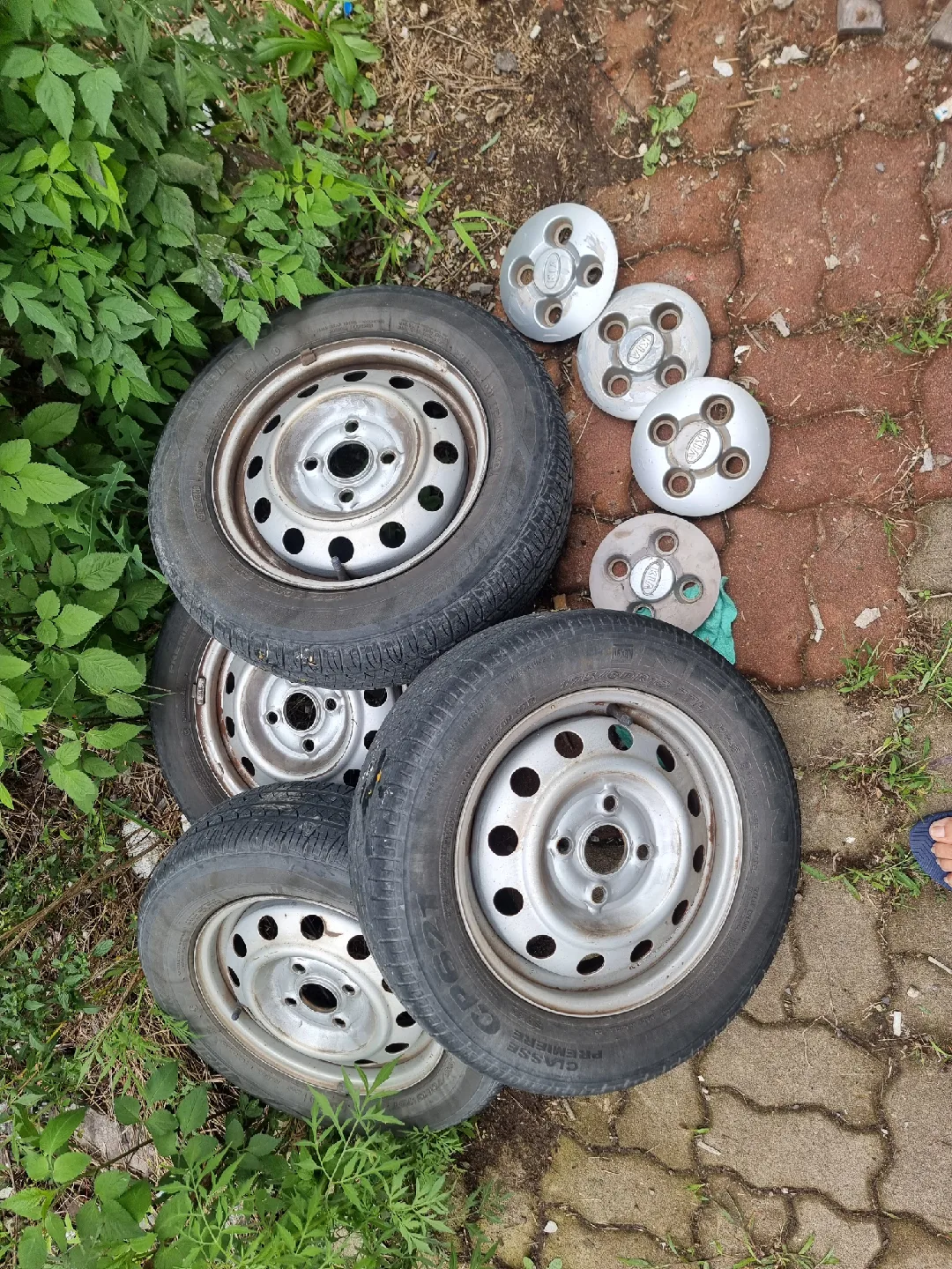 기아 순정 휠 타이어 4개 + 휠캡 5개