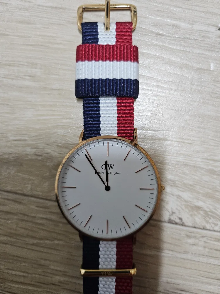 다니엘 웰링턴 금장쿼즈 남자 손목 시계 단품 중고 판매합니다