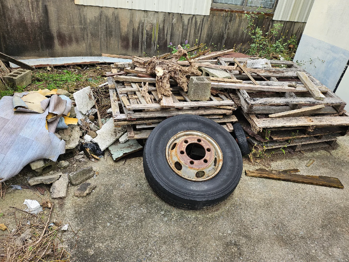 트럭용 중고 타이어 가져가실분