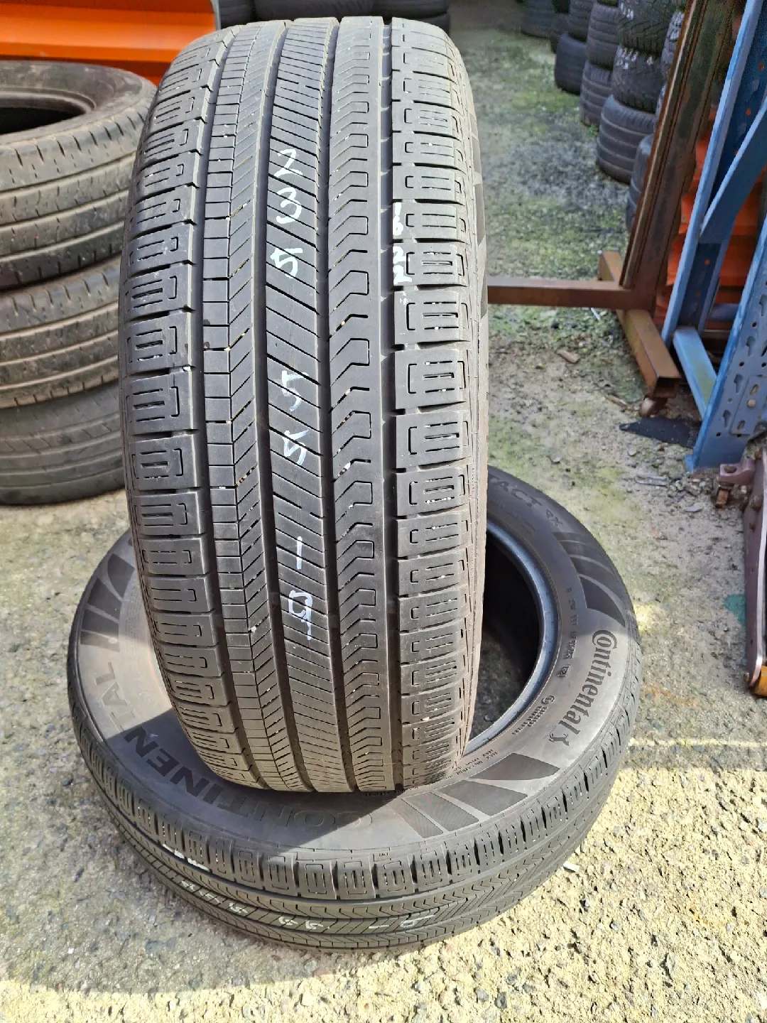 컨티넨탈  크로스 컨텍트 RX  235/55R19 중고 타이어2개