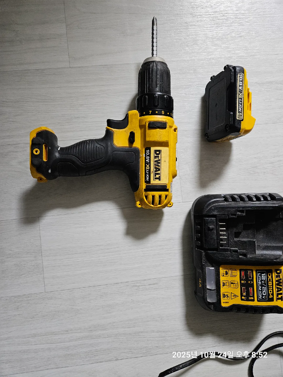 디월트 10.8V 드릴 드라이버