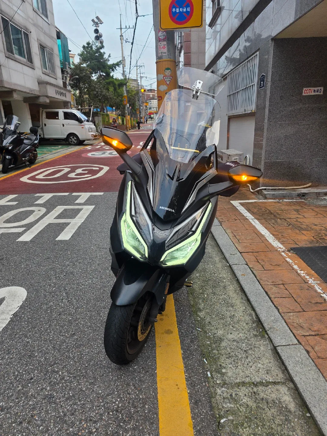 포르자350 24년식 3만키로 급매 pcx nmax xmax 티맥스 스쿠터 대차가능