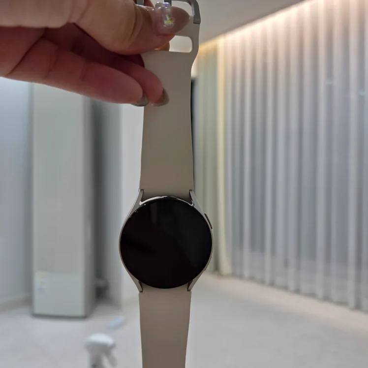 갤럭시 워치6 40mm 화이트+케이스+충전기 A급 중고