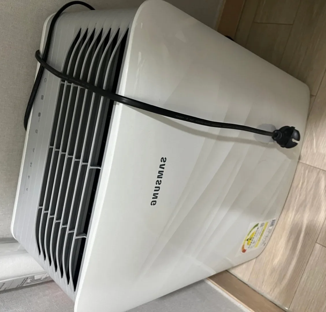 삼성 공기청정기  모델명 AX39T1000GWD  필요하면 갖다드릴수있어요  새거같은 중고입나다