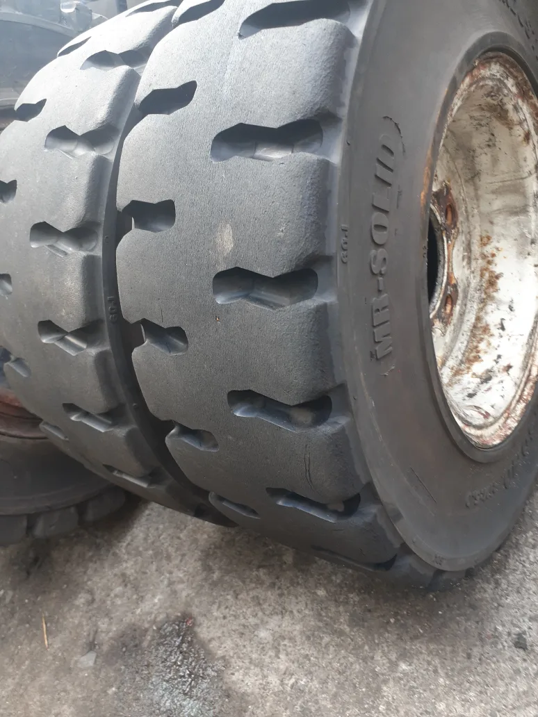 지게차 중고통타이어 6개 팔아요