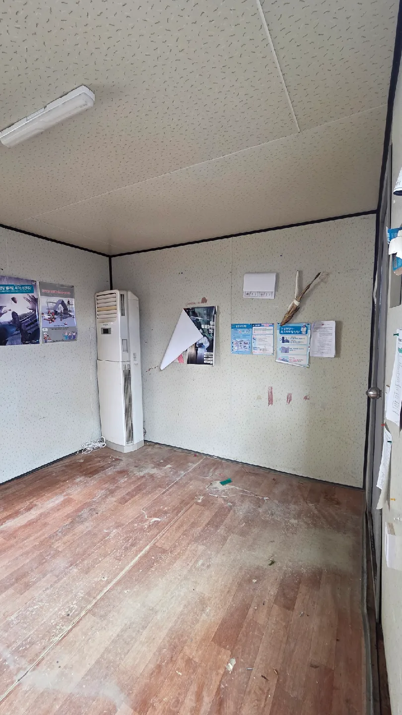 중고 컨테이너 고철값에 판매합니다.