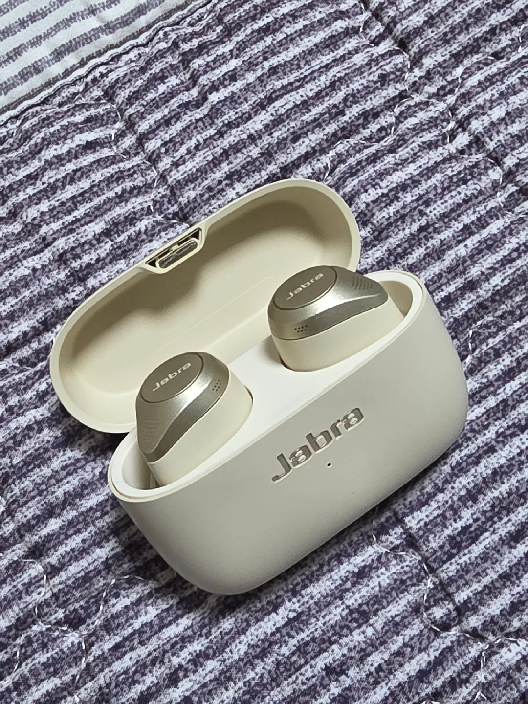 jabra이어폰판매합니다(중고 상태좋음)