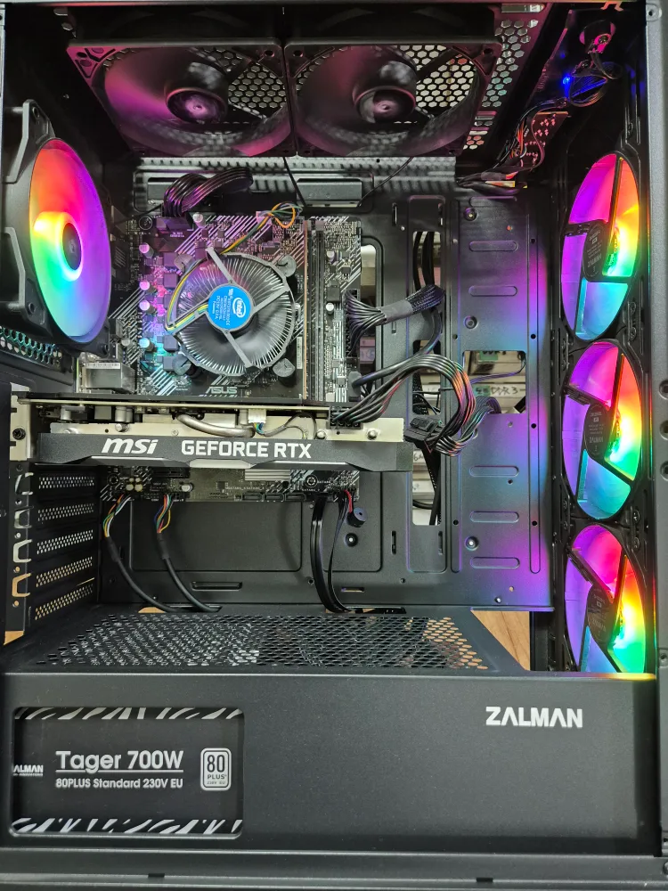 i5-10500,2060s,2070s 게이밍 반본체 컴퓨터 모니터 케이스 판매 게임용 중고컴퓨터