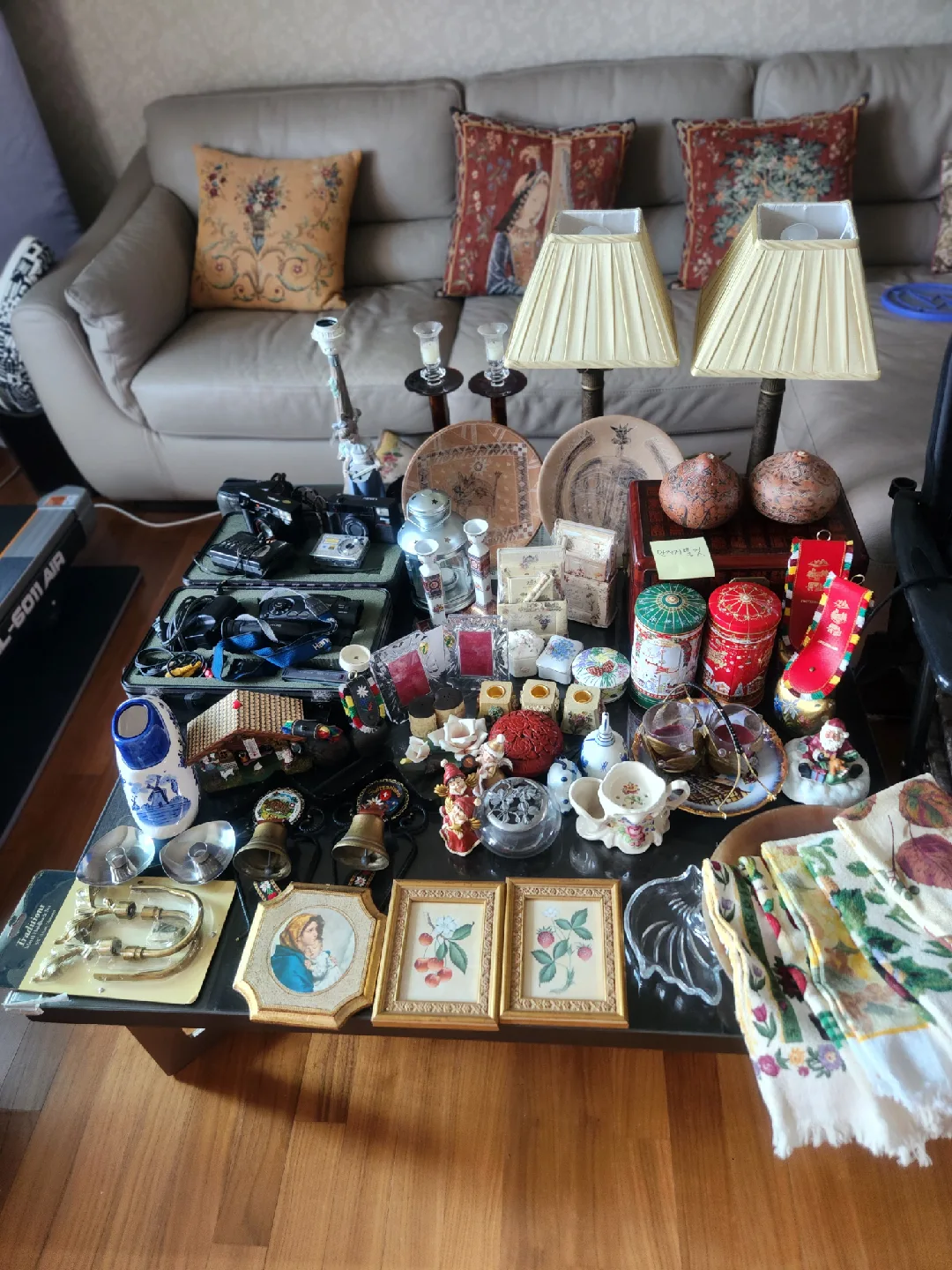 다양한 유럽 중고 장식품 모음