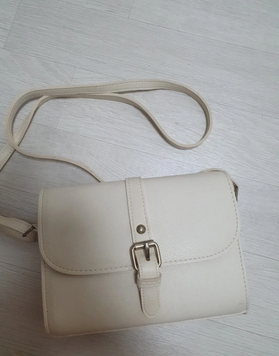 화이트 크로스백