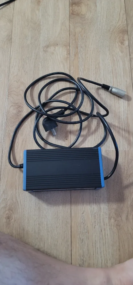 스쿠터휠체어 배터리충전기