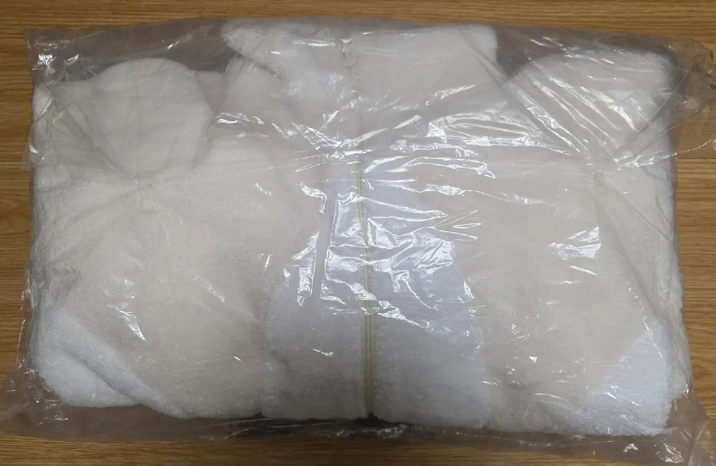 [미개봉] 포장도 안뜯은 아디다스 플리스 자켓 판매합니다!! 해외직구 상품. 색상 화이트. 사이즈 XL