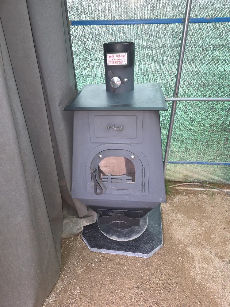 중고 나무 난로