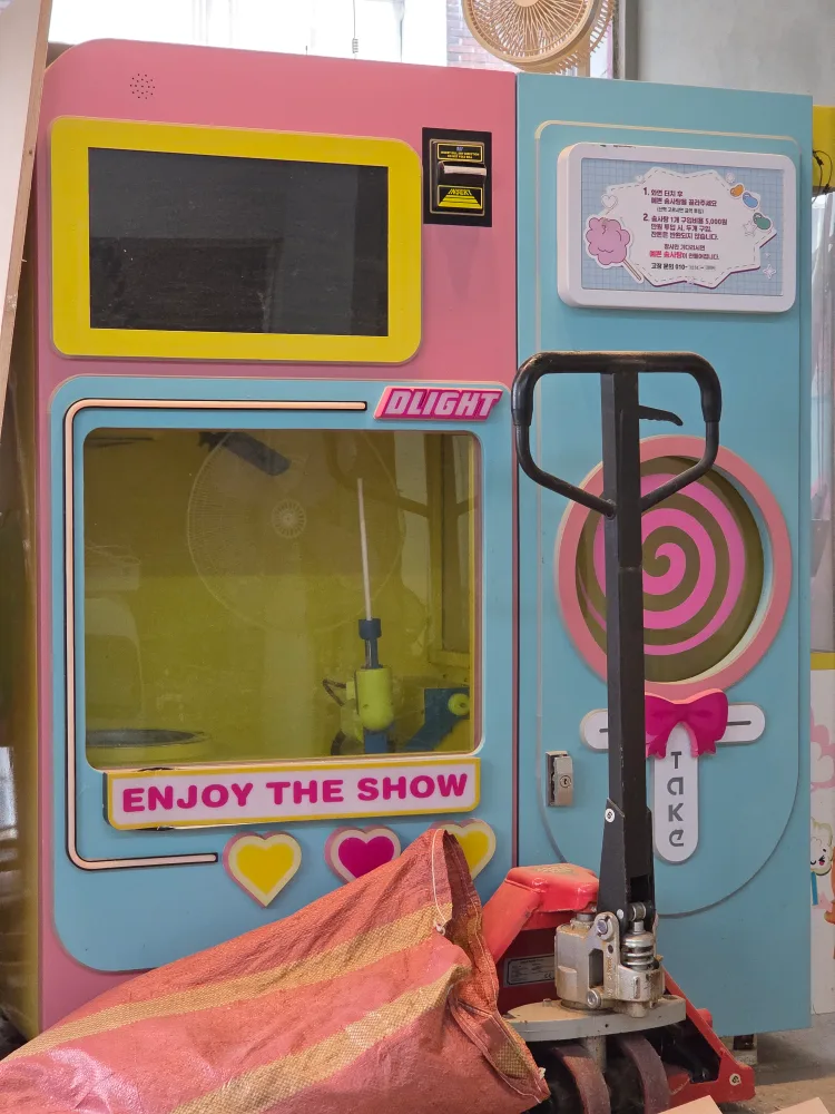 중고가 1000만원하는데 빨리 팔려고 싸게 처분합니다 로봇 솜사탕 기계