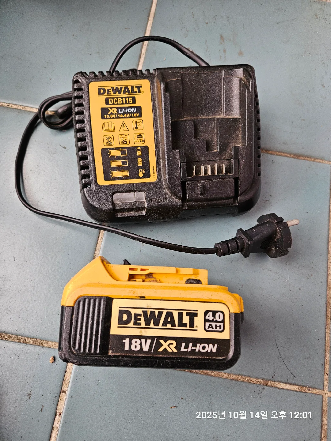 디월트 충전기 DCB115 + 18V 배터리