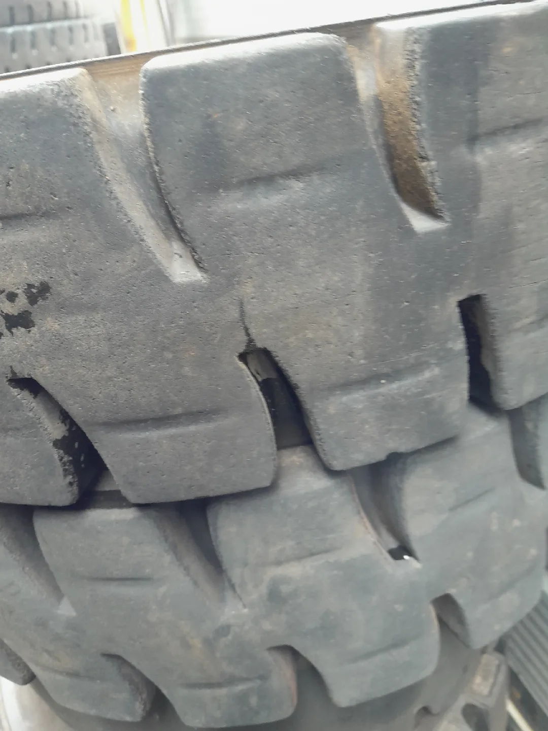 지게차 중고통타이어 싸게 6개 팝니다