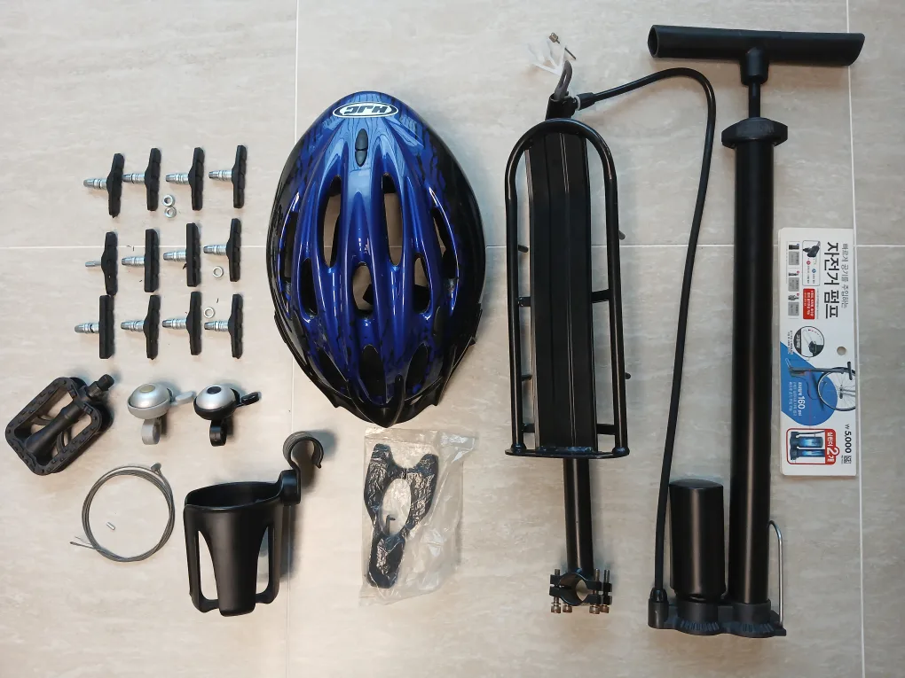 자전거펌프 헬멧 짐받이 등 일괄 (18일까지)