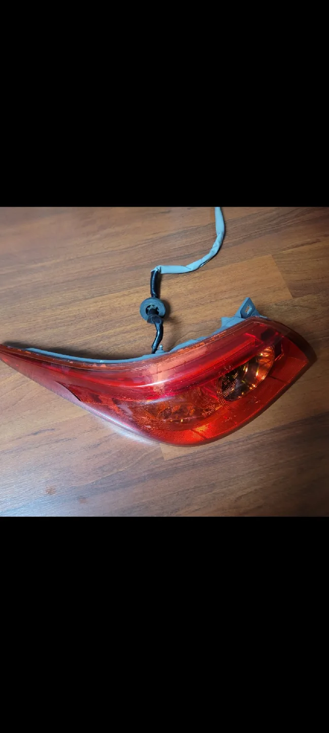 인피니티 q50 운전석 테일램프