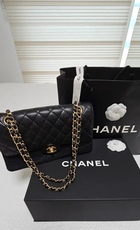 샤넬 클래식 캐비어 미듐(금장) 블랙 중고판매