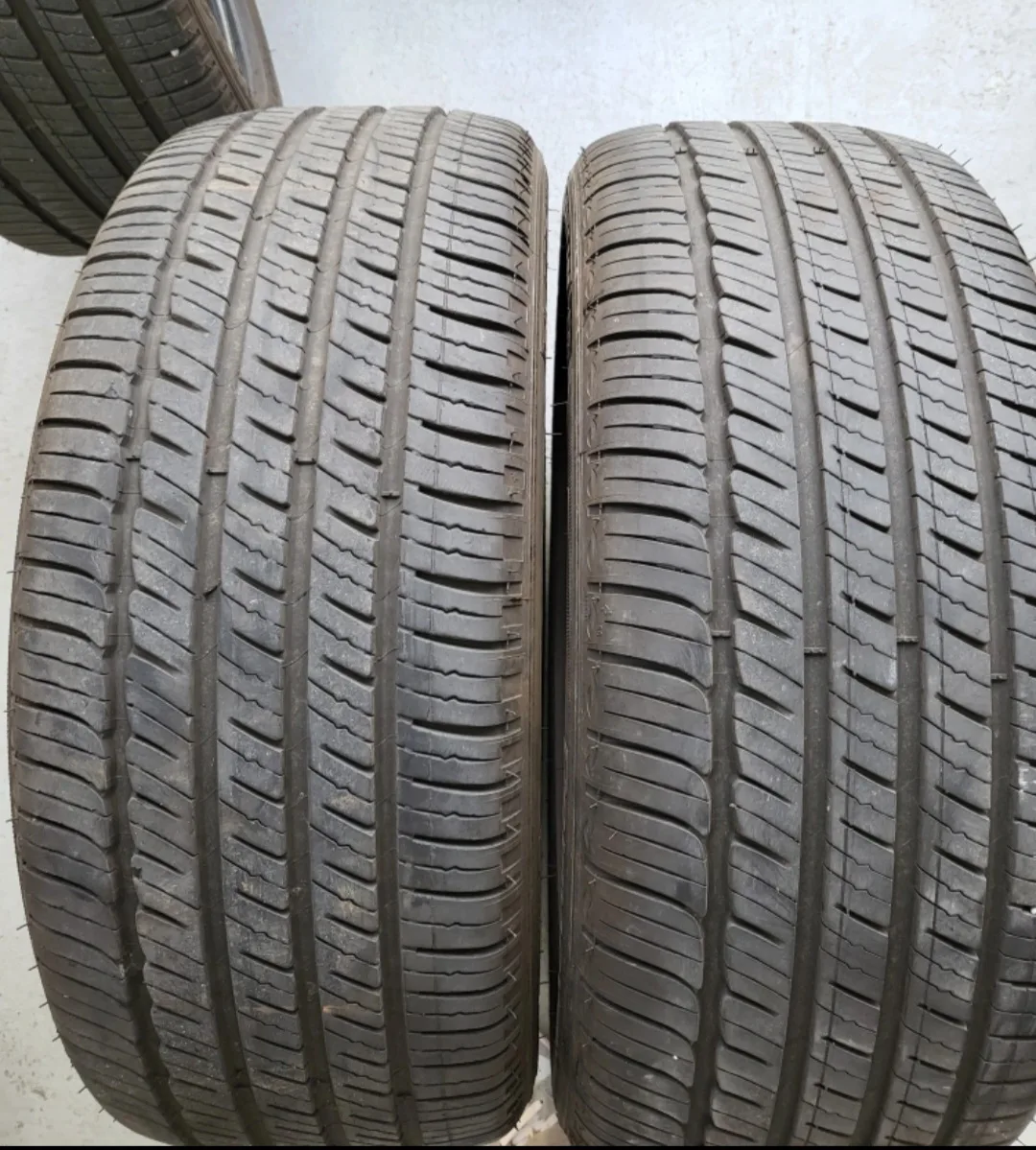 245.45.18 중고 타이어 2개
