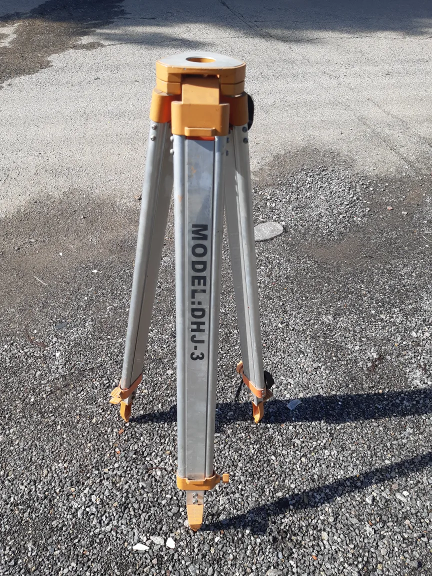 알루미늄 측량기 레벨기 삼각대 중고입니다