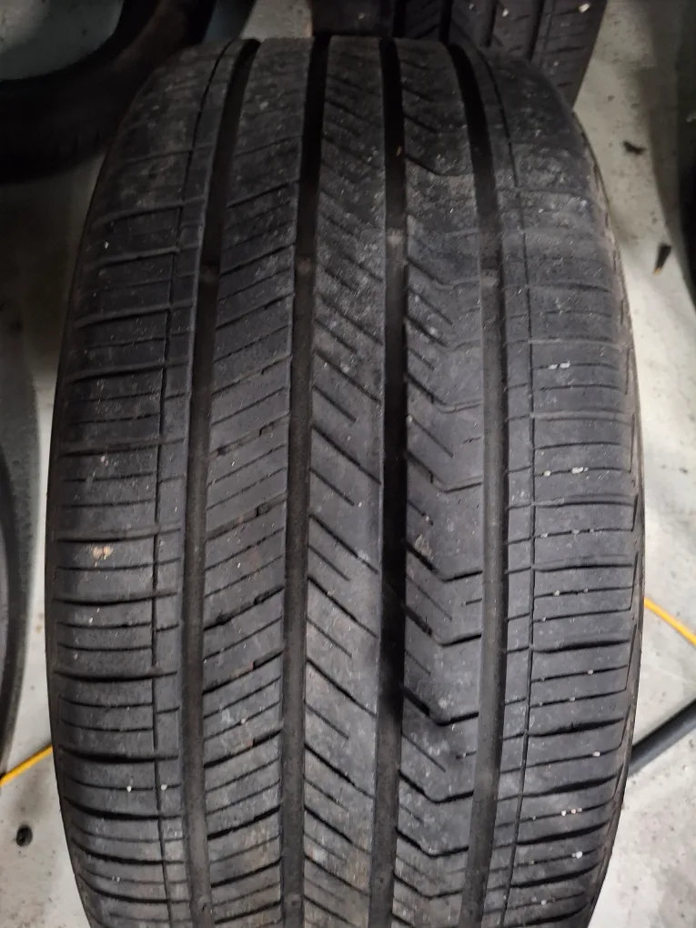 235/45 R18 중고 타이어 금호