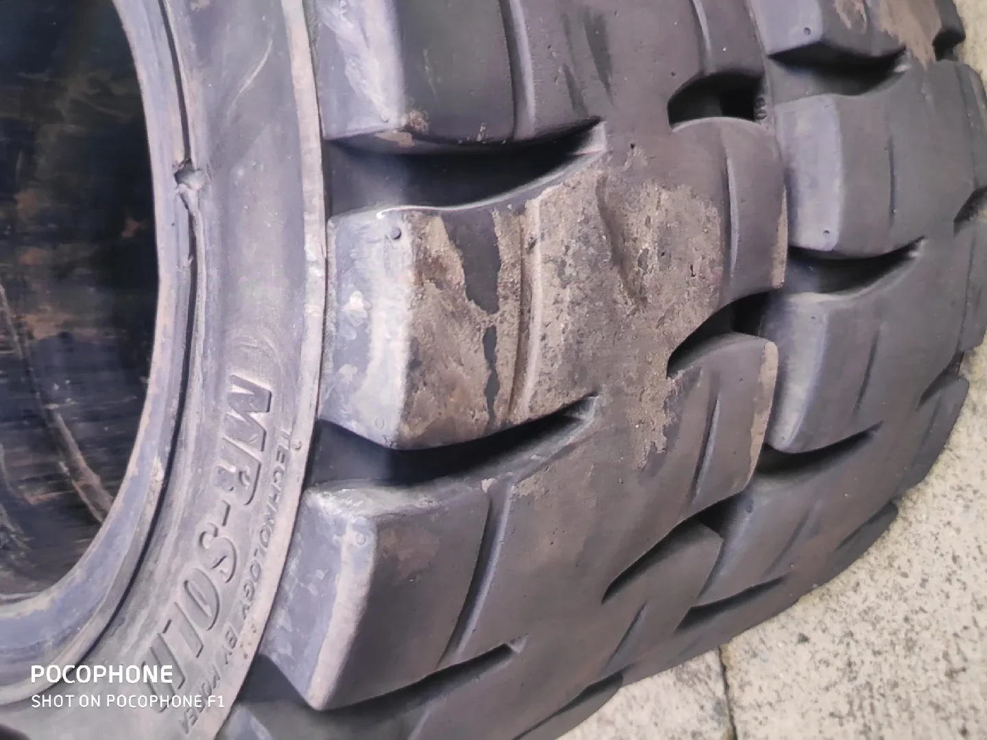 지게차용 중고통타이어 6개팝니다