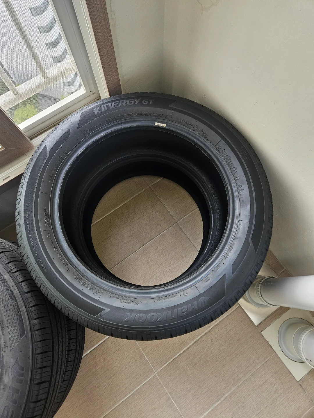 225/55/18 타이어 한대분 신품 판매합니다.