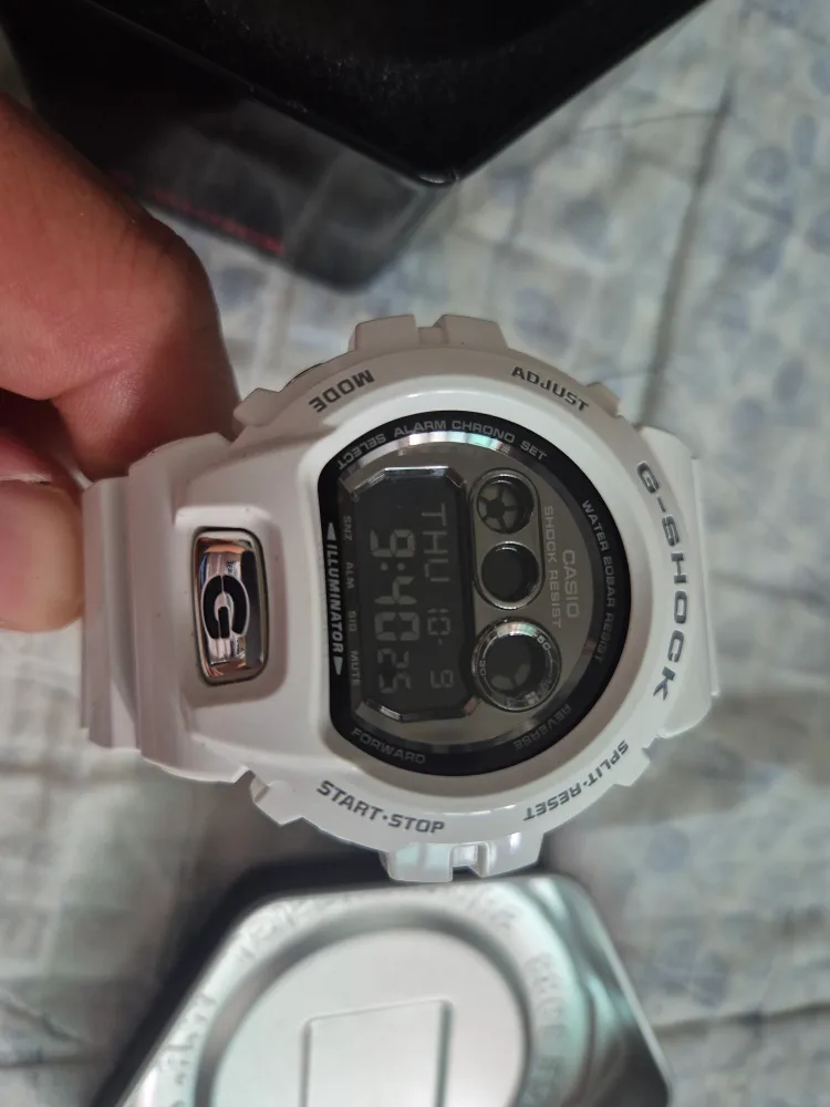 카시오 지샥 흰색 손목시계