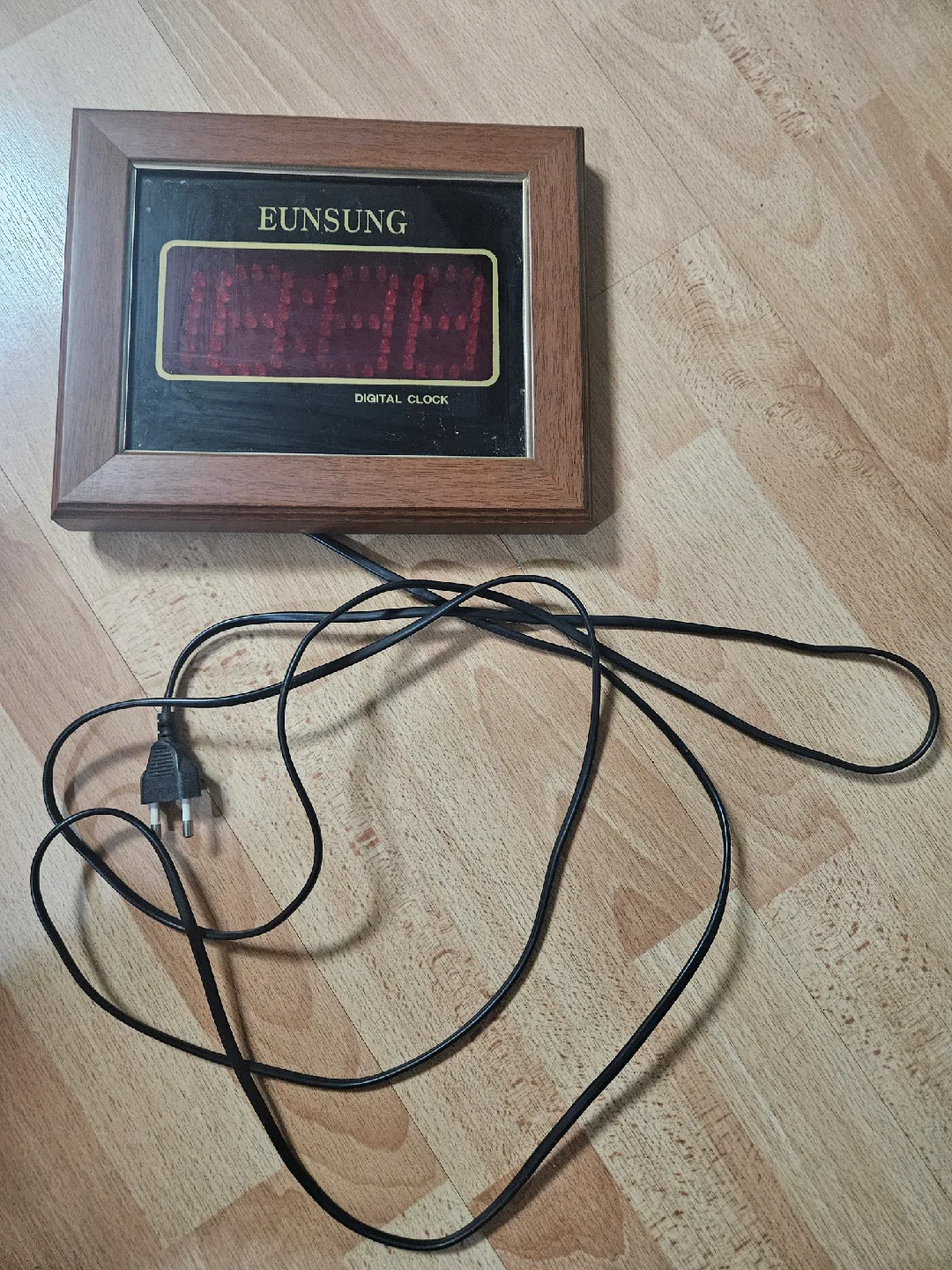 Eunsung 디지털 시계 나무 프레임(중고)