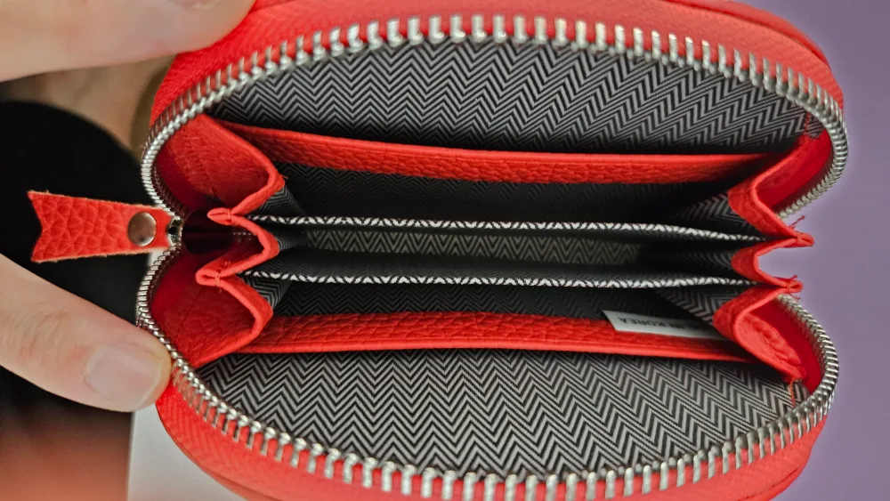 반달 지퍼 카드지갑입니다