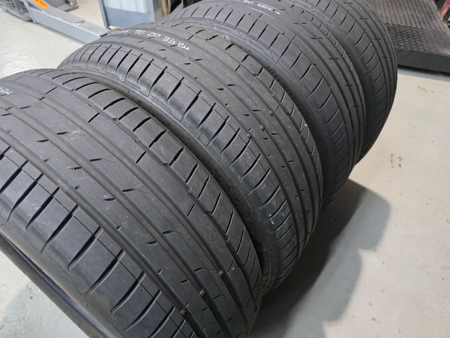 235 50 20 255 45 20 중고타이어 팝니다.