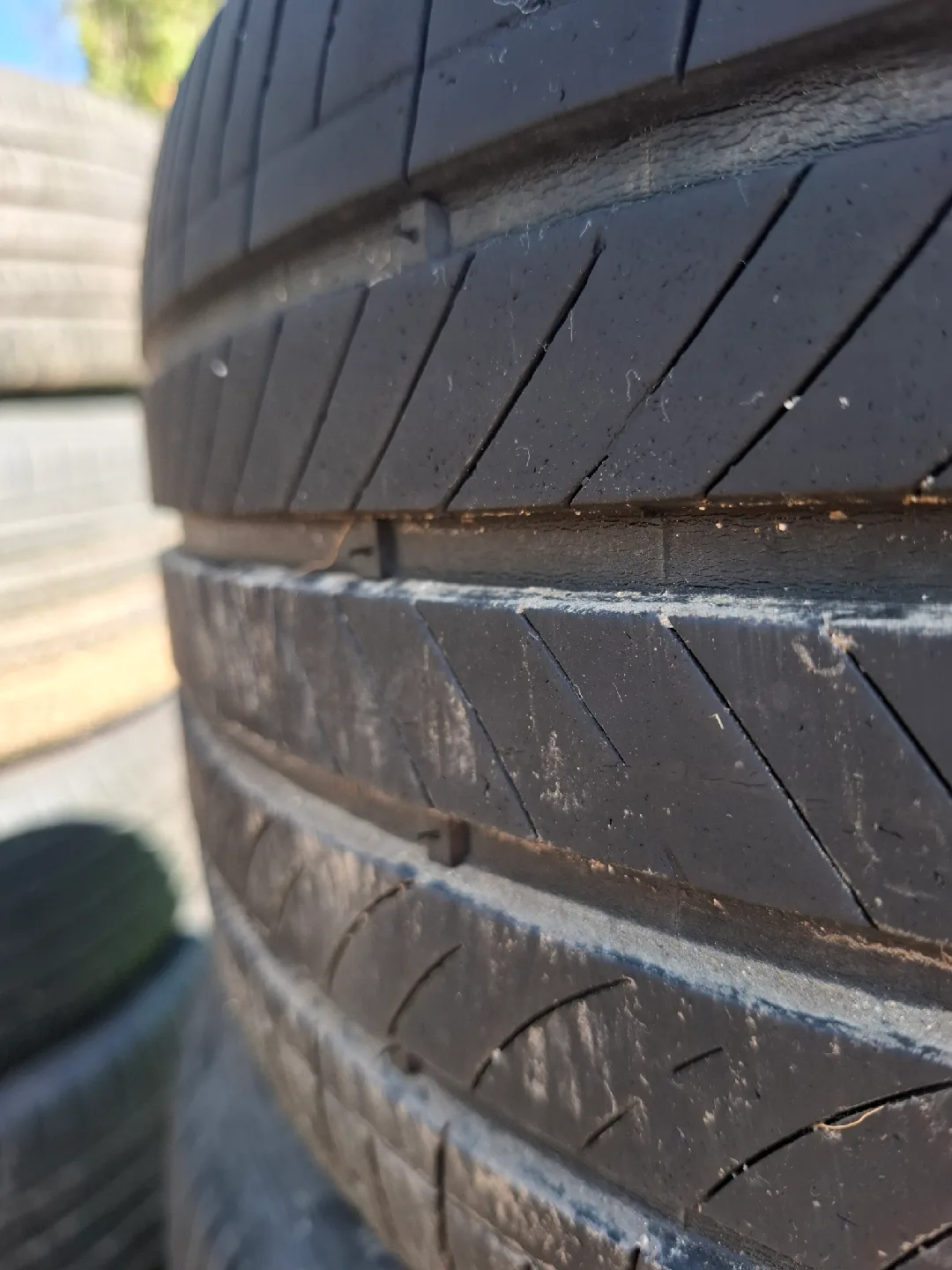 한국타이어 235/45R18 중고타이어 2본팝니다