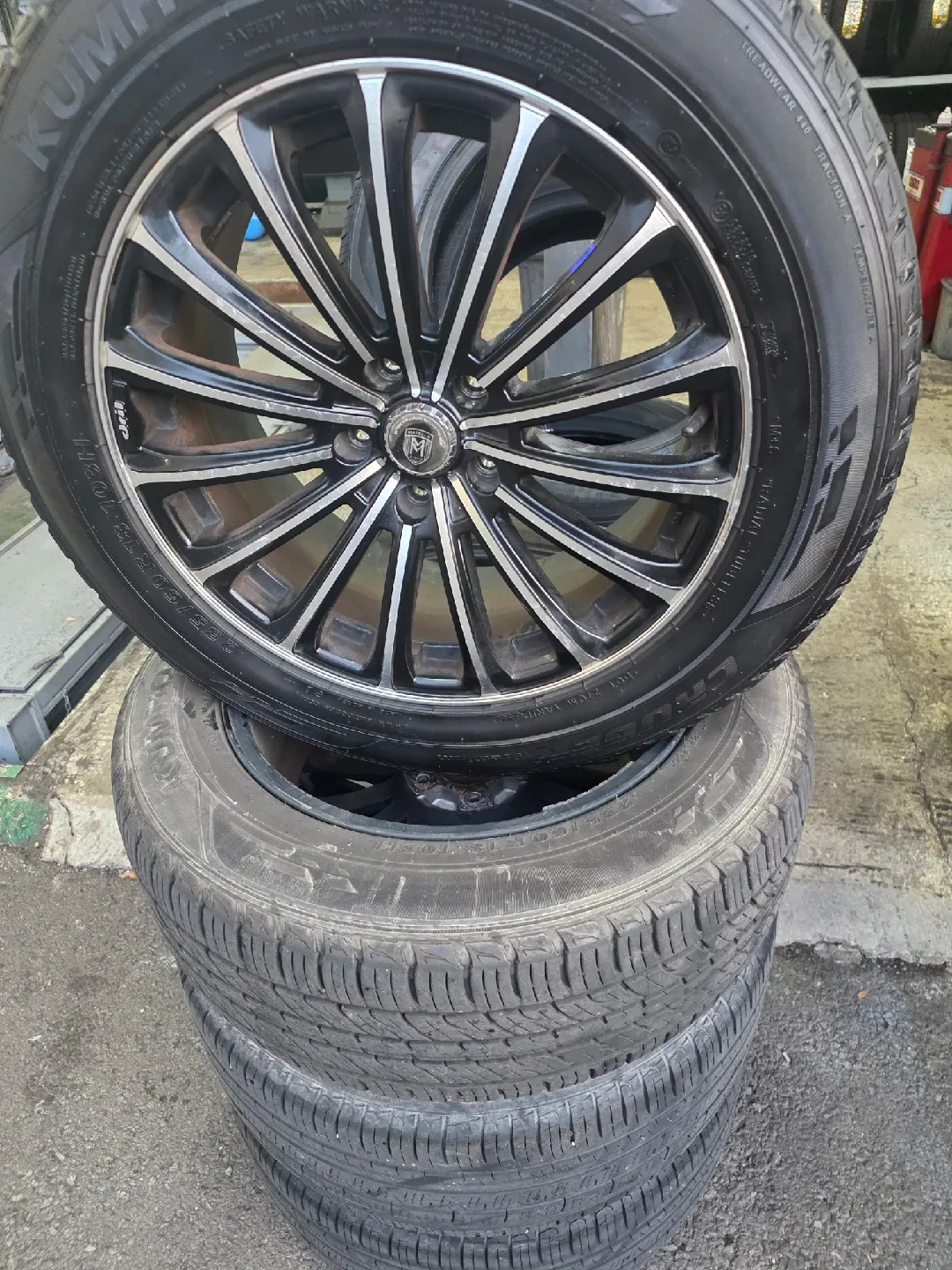 선착순 235 60 18 금호중고타이어4짝 휠 1대분