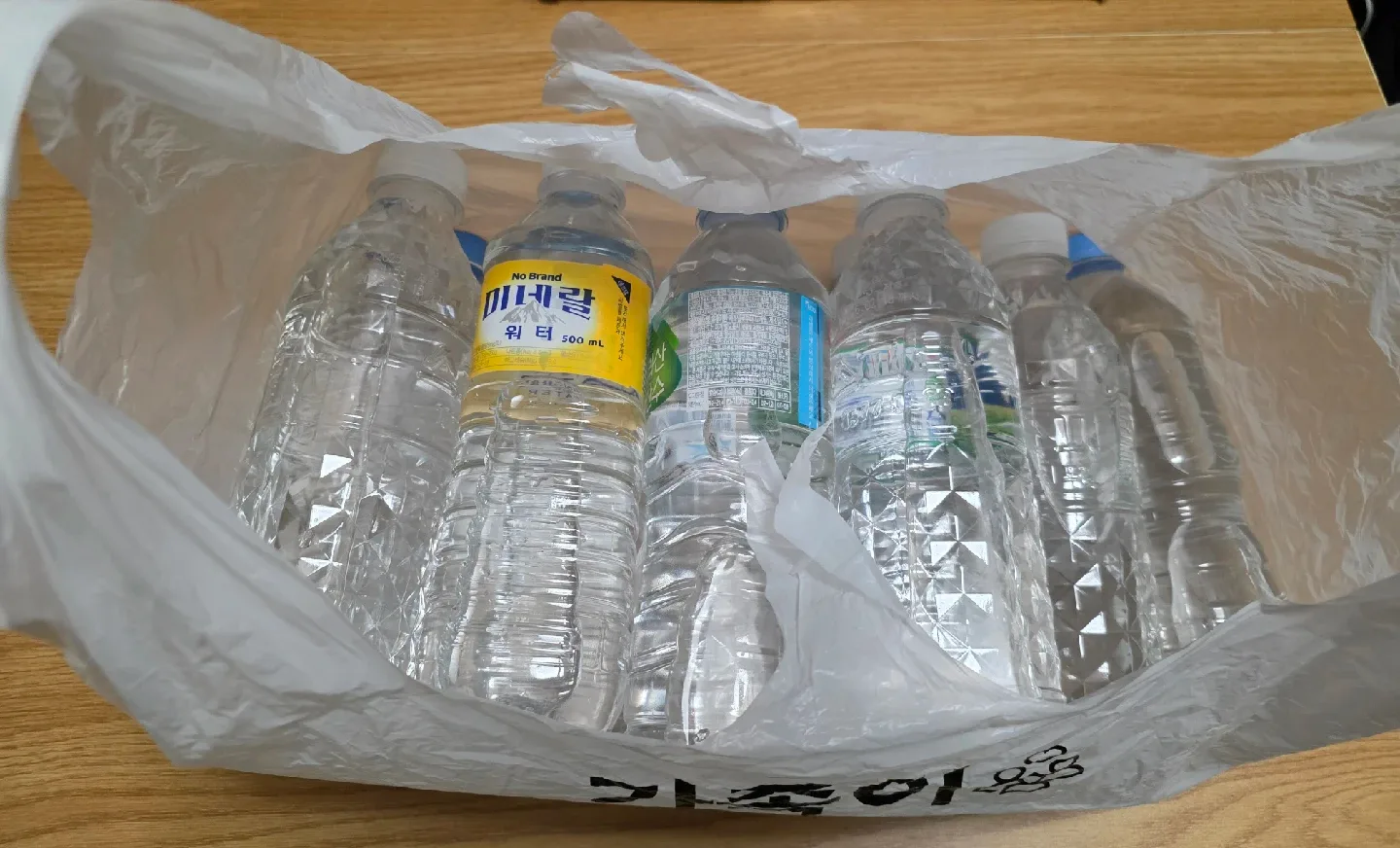 [급처분] 500ml 생수 10개 일괄 판매합니다!! 소비기한 넉넉 ^_^