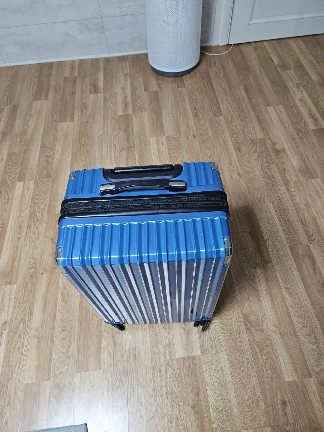 파란색 여행용 하드 캐리어