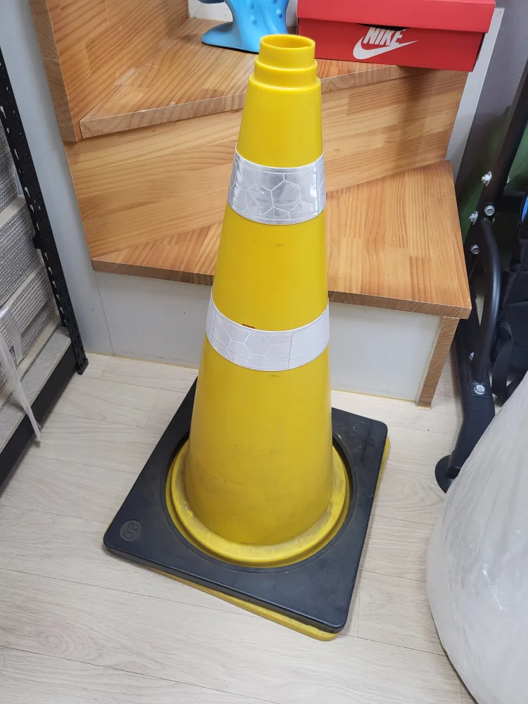 [무료나눔] 중고 안전 삼각콘 1개